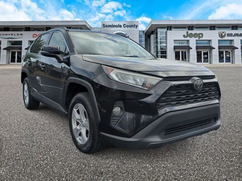 Used 2019 Toyota RAV4 XLE w/ Convenience Package image 2