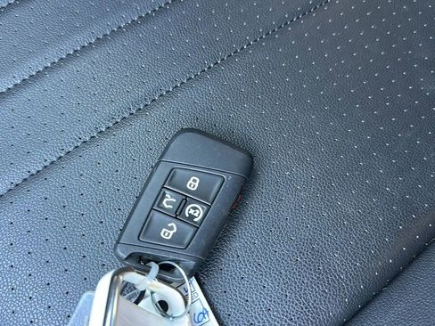 Used 2024 Volkswagen Tiguan SE R-Line image 26