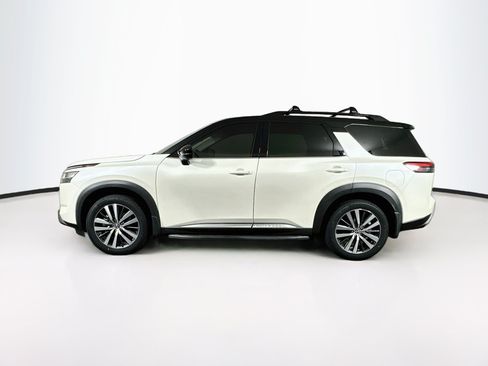 Used 2022 Nissan Pathfinder Platinum w/ Cargo Package FWD image 4