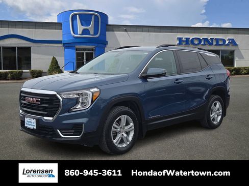 Used 2024 GMC Terrain SLE w/ Driver Convenience Package image 1