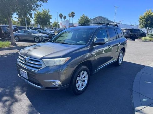 Used 2013 Toyota Highlander SE AWD/4WD image 3