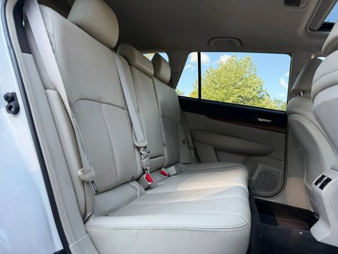 Used 2013 Subaru Outback 3.6R Limited w/ Moonroof Pkg AWD/4WD image 13