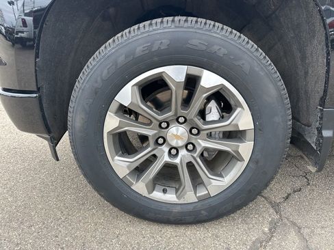 Used 2024 Chevrolet Silverado 1500 High Country w/ Technology Package image 37