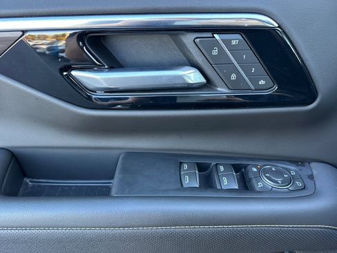 Used 2025 Chevrolet Suburban Premier image 12