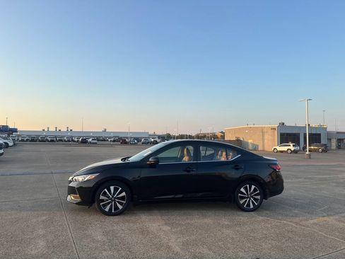 Certified 2023 Nissan Sentra SV w/ SV Premium Package FWD image 11