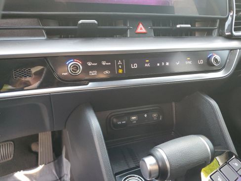 Used 2023 Kia Sportage EX image 20