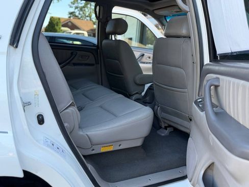 Used 2004 Toyota Sequoia Limited RWD image 48
