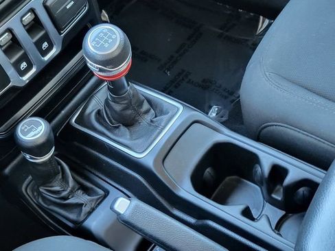 Used 2019 Jeep Wrangler Sport AWD/4WD image 16