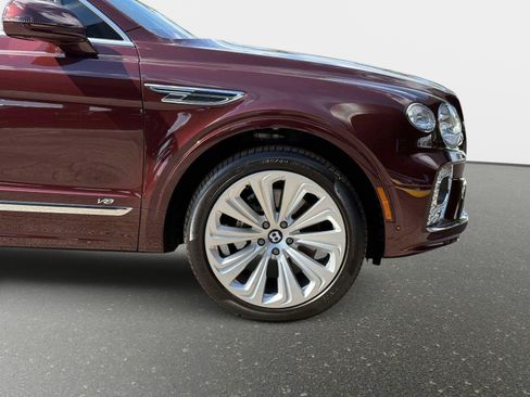 Used 2022 Bentley Bentayga image 21