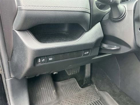 Used 2024 Toyota RAV4 XLE Premium image 31