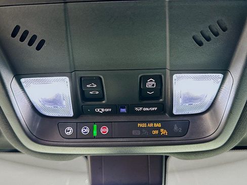 Used 2022 Chevrolet Equinox RS FWD image 21