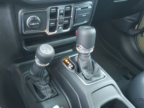 New 2025 Jeep Gladiator Sport image 30