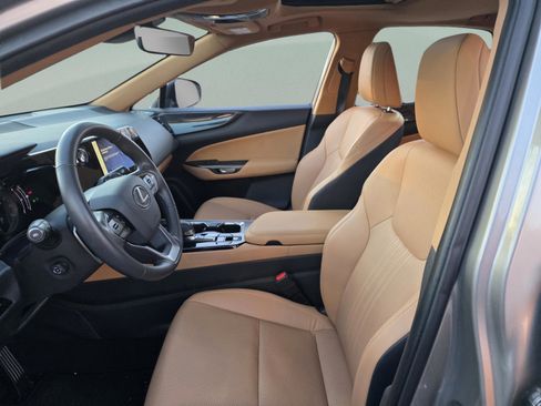 Used 2025 Lexus NX 250 FWD w/ Premium Package image 9