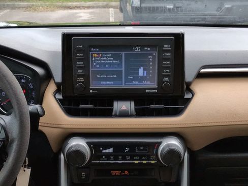 Used 2021 Toyota RAV4 LE FWD image 17