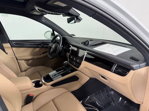 Certified 2026 Porsche Macan AWD/4WD image 15