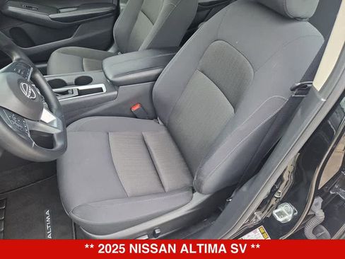 Used 2025 Nissan Altima 2.5 SV FWD image 15
