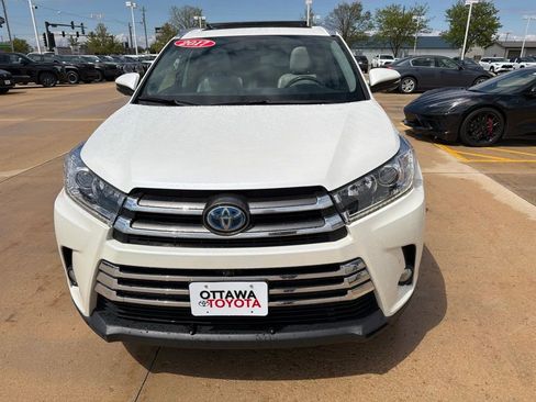 Used 2017 Toyota Highlander Limited Platinum AWD/4WD image 3