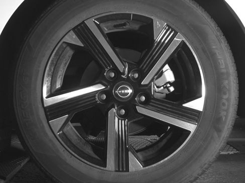 Used 2025 Nissan Sentra SV image 14