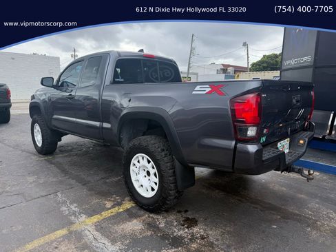 Used 2020 Toyota Tacoma SR5 image 3