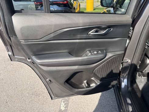 Used 2024 Jeep Grand Cherokee Laredo w/ Luxury Tech Group I AWD/4WD image 16