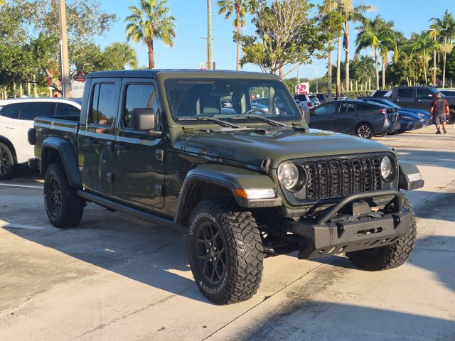Used 2024 Jeep Gladiator Sport AWD/4WD image 3