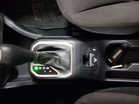 Used 2019 Jeep Renegade Sport w/ Sport Appearance Group image 21