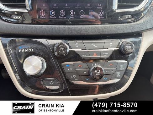 Used 2019 Chrysler Pacifica Touring-L Plus image 18