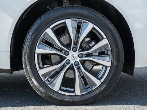 Certified 2022 Volvo XC60 B5 Momentum w/ Climate Package image 16