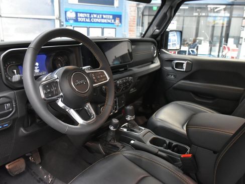 Used 2024 Jeep Wrangler Unlimited Sahara w/ Technology Group image 27