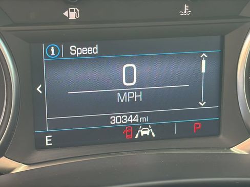 Used 2024 GMC Terrain SLE w/ Elevation Edition FWD image 9