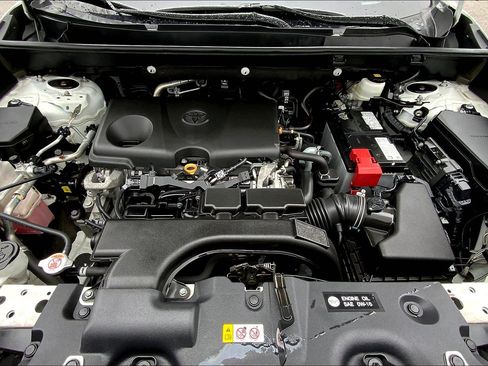 Used 2021 Toyota RAV4 XLE FWD image 13