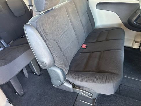 Used 2018 Dodge Grand Caravan SE w/ UConnect Hands-Free Group image 23