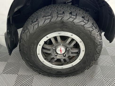 Used 2008 Toyota Land Cruiser image 11