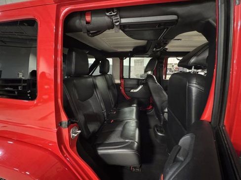 Used 2015 Jeep Wrangler Unlimited Sahara AWD/4WD image 11