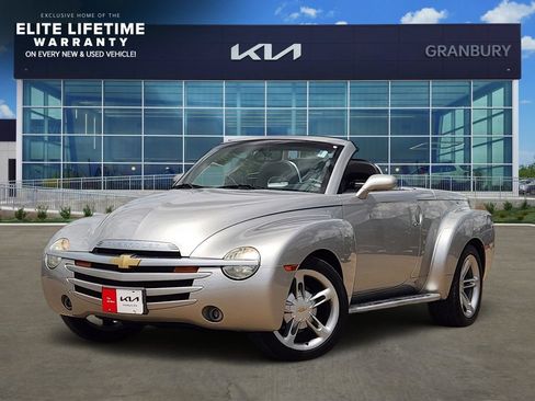 Used 2005 Chevrolet SSR w/ Preferred Equipment Group RWD image 1