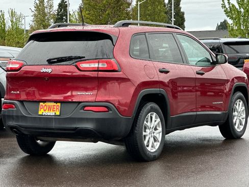Used 2017 Jeep Cherokee Sport w/ Cold Weather Group AWD/4WD image 4