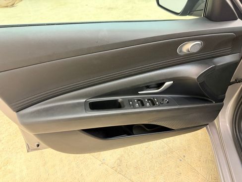 Used 2025 Hyundai Elantra SEL FWD image 14