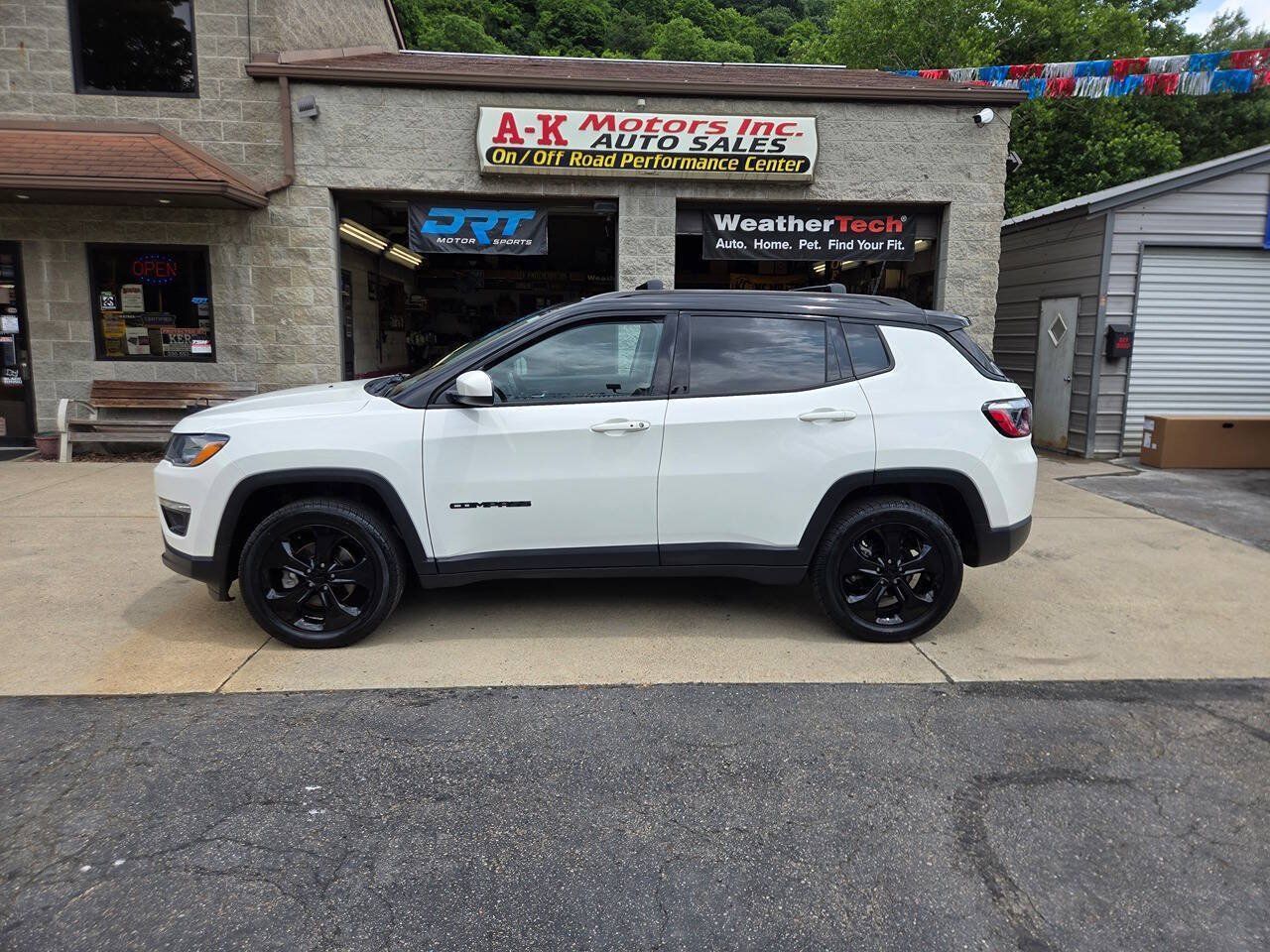 Used 2021 Jeep Compass Latitude w/ Sun and Sound Group AWD/4WD image 4