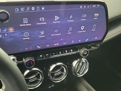 Used 2025 Chevrolet Blazer EV LT image 17