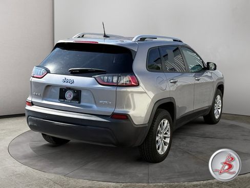 Used 2020 Jeep Cherokee Latitude w/ Cold Weather Group AWD/4WD image 7