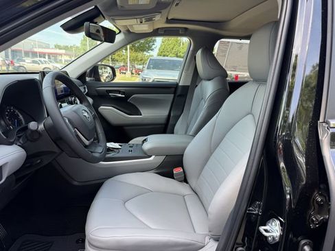 New 2026 Toyota Highlander XLE AWD/4WD image 25