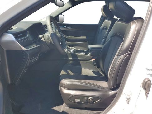 Used 2023 Jeep Grand Cherokee L Laredo AWD/4WD image 21