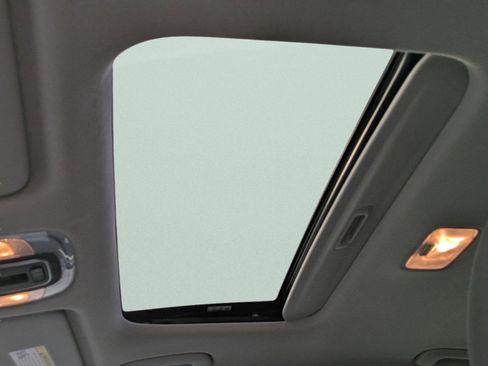 Certified 2025 Hyundai Elantra SEL image 18