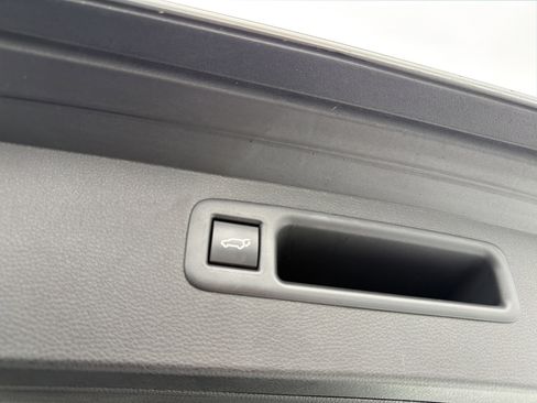 Used 2023 Toyota Highlander XLE image 30