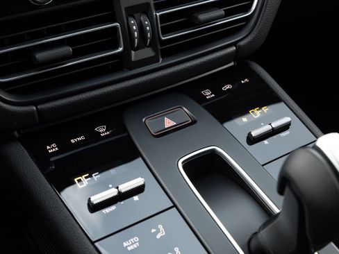 Certified 2026 Porsche Macan AWD/4WD image 26