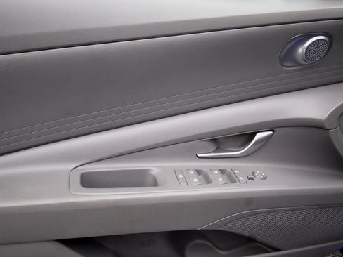Used 2022 Hyundai Elantra SEL FWD image 23