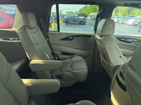 Used 2020 Cadillac Escalade Platinum AWD/4WD image 16
