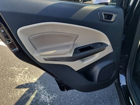 Used 2021 Ford EcoSport SE image 9