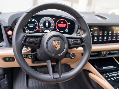 Used 2025 Porsche Cayenne image 14