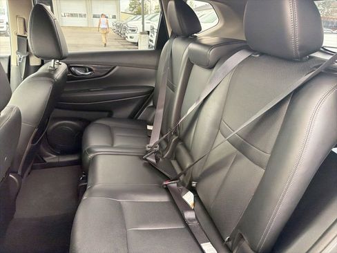 Used 2018 Nissan Rogue SL FWD image 17